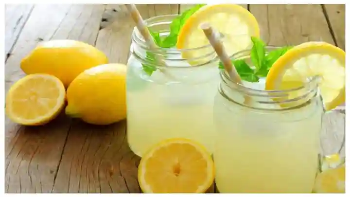 طري على قلبك في الحر..طريقة عمل عصير الليمون في الخلاط على اصولها بطريقة سهلة